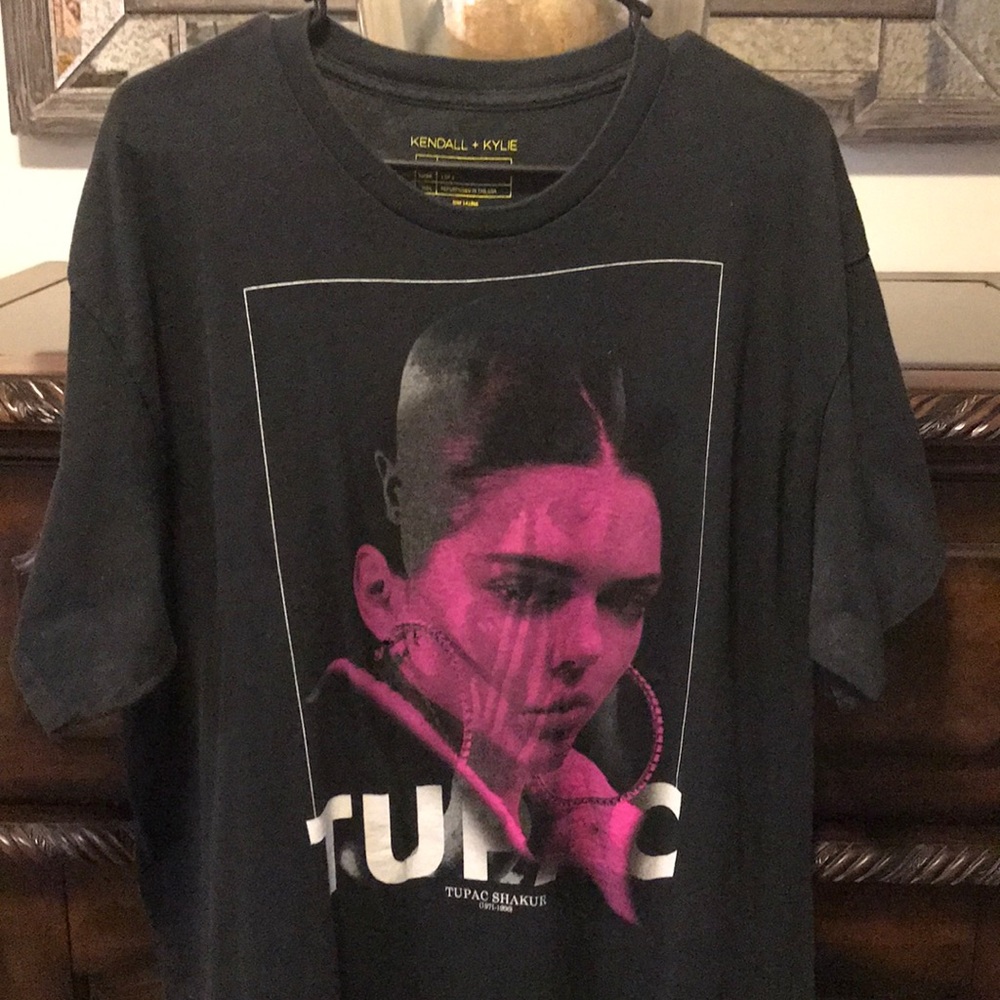 Controversial Kendall + Kylie vintage tee